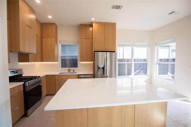 Photo - 1913 Littlefield St