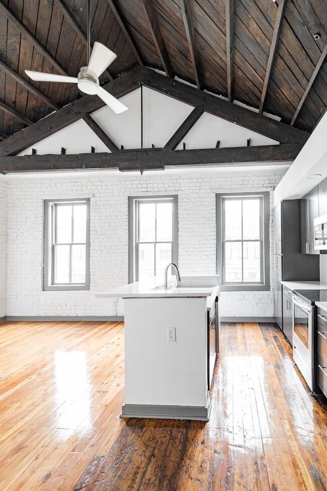 Photo - Vaulted ceilings Unit 6201