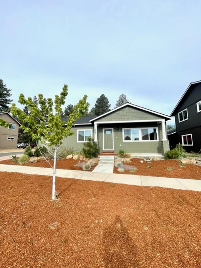Building Photo - Beautiful 3 Bedroom Single Level home in SE Bend!