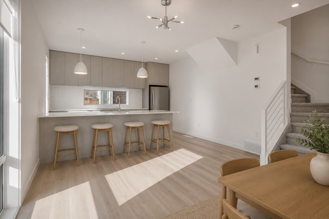 Building Photo - 10969-10130 130 St NW Unit 3 (Main)