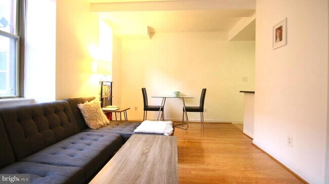 Photo - 1920 S St NW Unidad 101