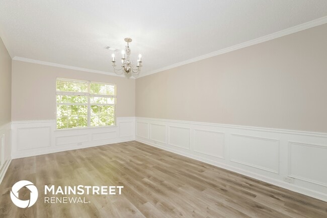 Photo - 665 Lakeridge Ct