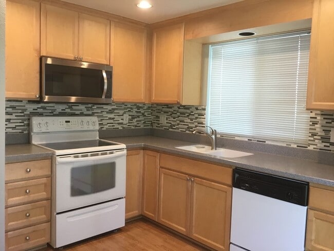Photo - 2 Bedroom-1.75 Bath Single Story Condo/Just minutes from shopping, restaurants & great location f...