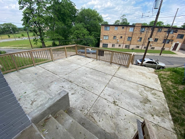 3619 Newton Ave