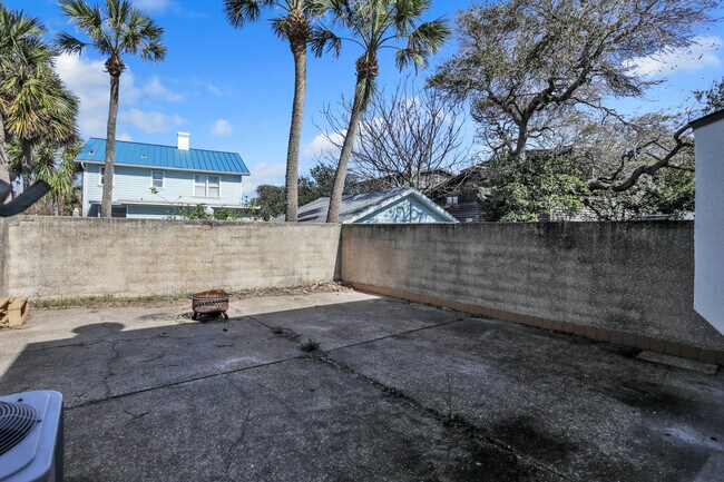 Photo - 208 Hopkins St