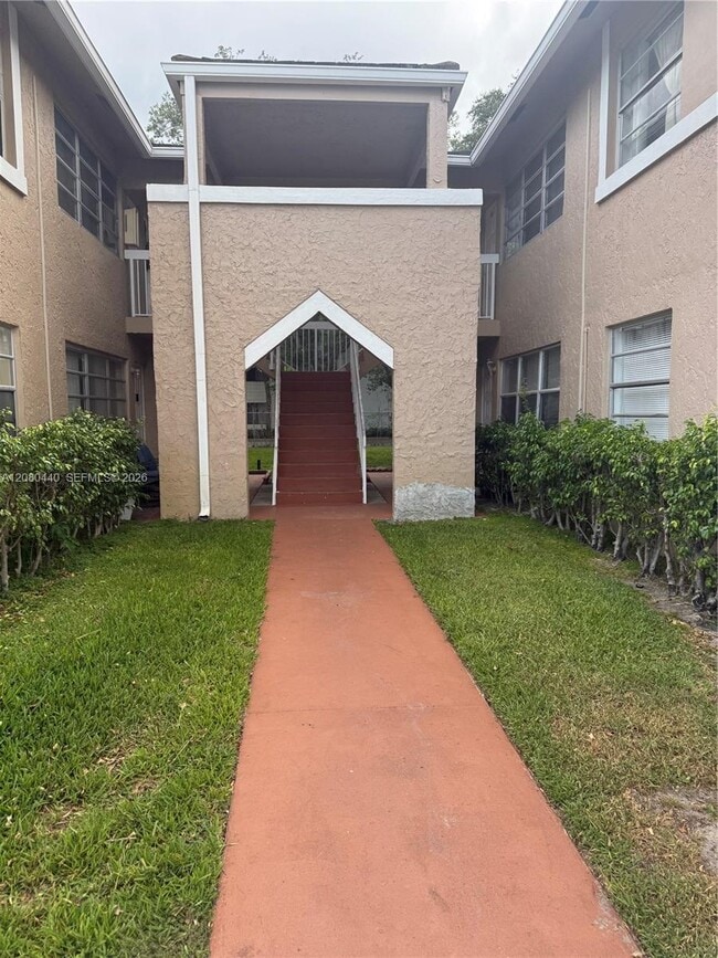 Building Photo - 838 Twin Lakes Dr Unit 19-E