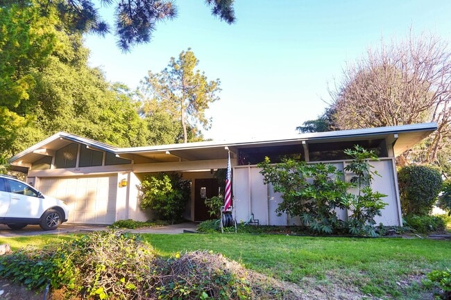 Photo - BEAUTIFUL 3 BEDROOM HOME WITH POOL IN THE HILLS OF LA CRESCENTA