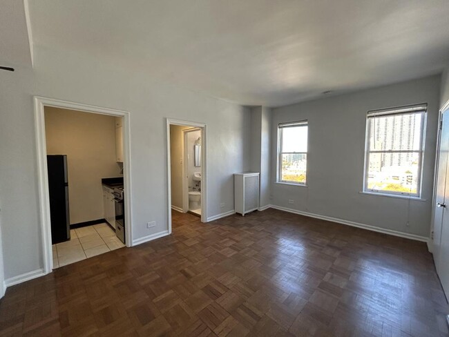 Building Photo - 0 bedroom in Chicago IL 60657 Unit 1103 Rental