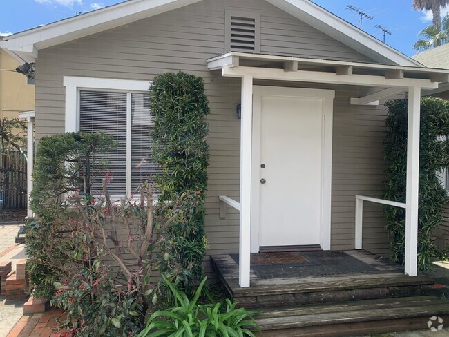 front door/porch - 1022 N Hudson Ave Rental