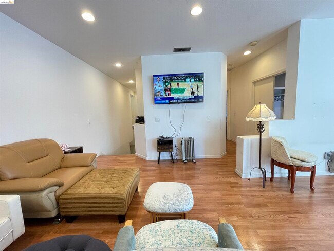 2507 Baywood Way