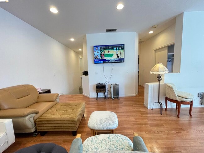 Photo - 2507 Baywood Way