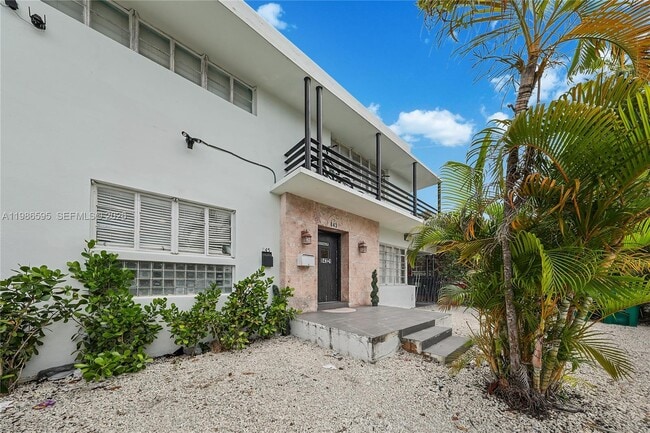 Building Photo - 843 NW 3rd St Unit 1