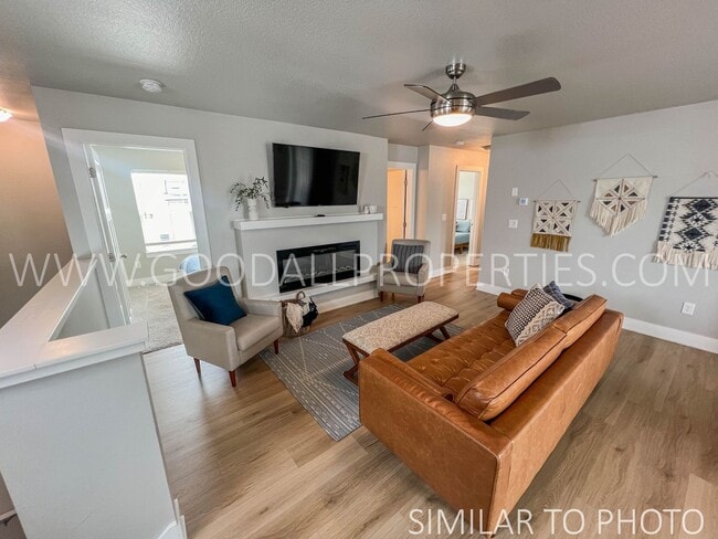 Photo - 610 NE Hunter Dr