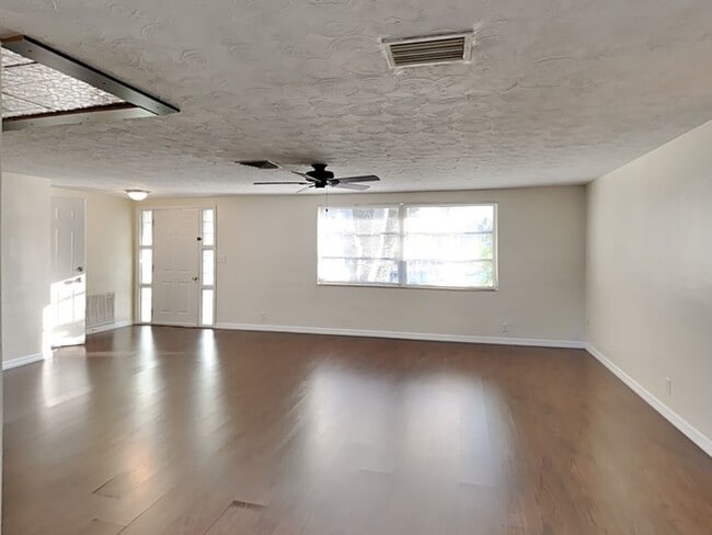 Photo - 6041 9th Ave