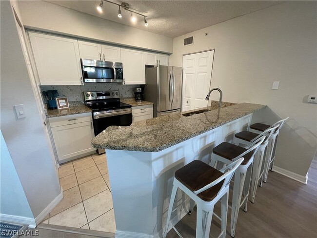 Photo - 8870 Colonnades Ct W Condominio Unidad 312