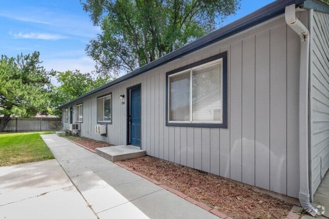 Building Photo - Spacious 2 Bedroom Duplex _ Pet Friendly! Unit 1910 Rental