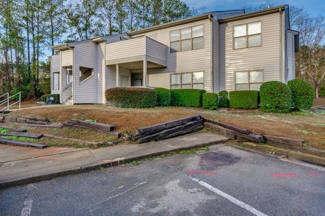 Building Photo - Charming 2 bedroom, 2 bathroom home locate... Unit 11B
