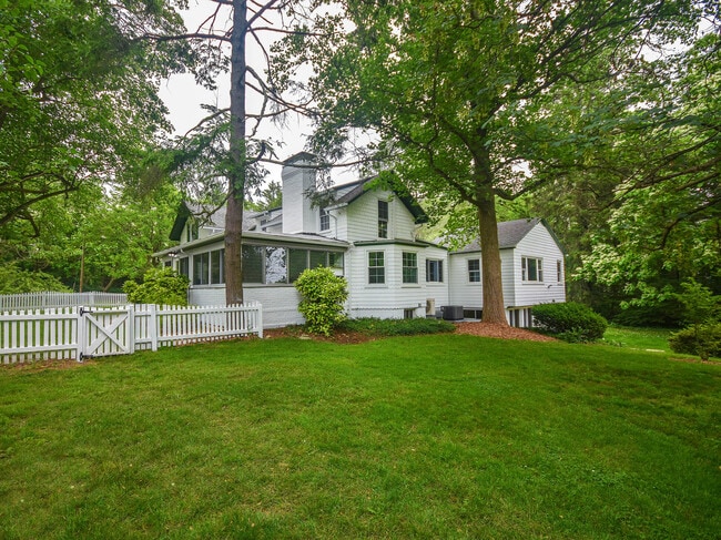 Photo - 23 Pinetree Ln