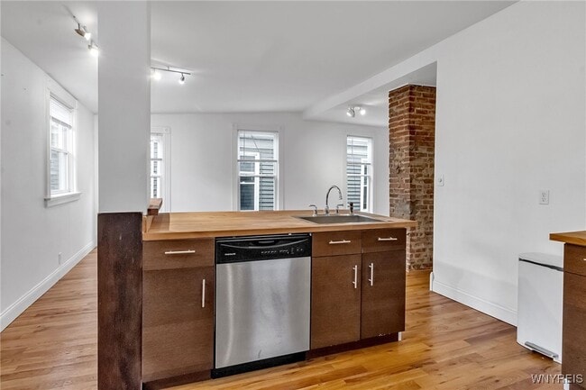 Photo - 575 Auburn Ave