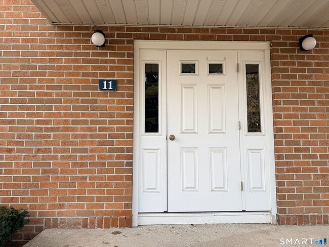 Building Photo - 5 Grandview Dr Unit 11A