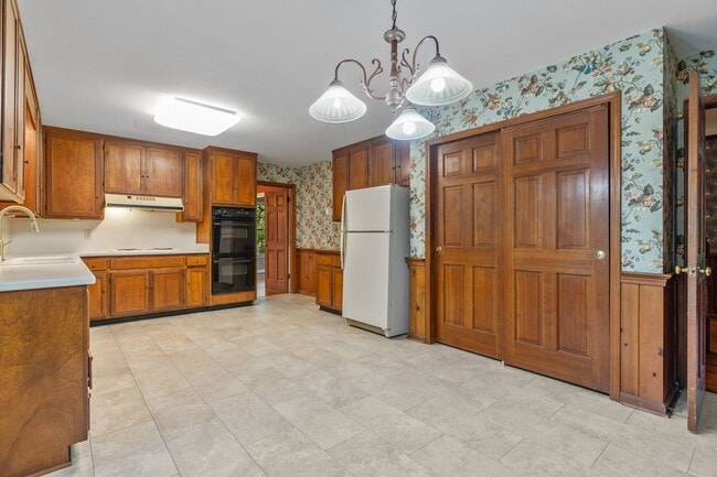 Photo - 819 Lake Ridge Dr