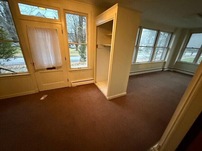 Porch/bonus room - 160 E Pine St Unit 1 - utilities included