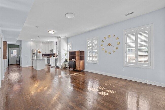 Photo - 74 Kingsdale St Unit 3