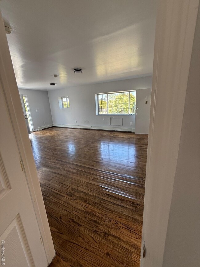 Photo - 89-06 S Conduit Ave