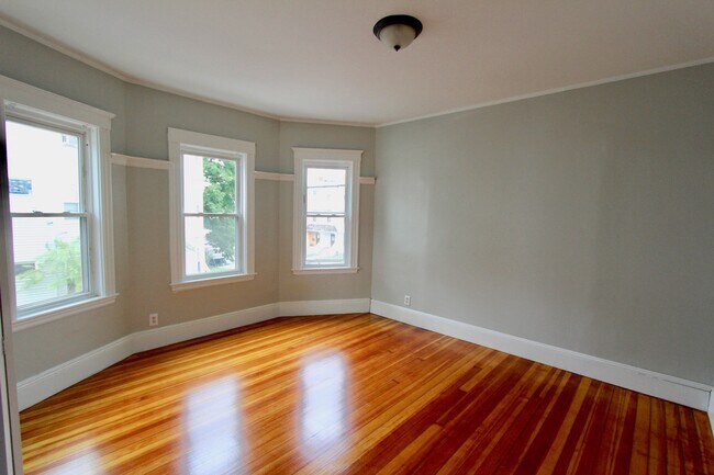 Photo - 137 Pleasant St Unit 1