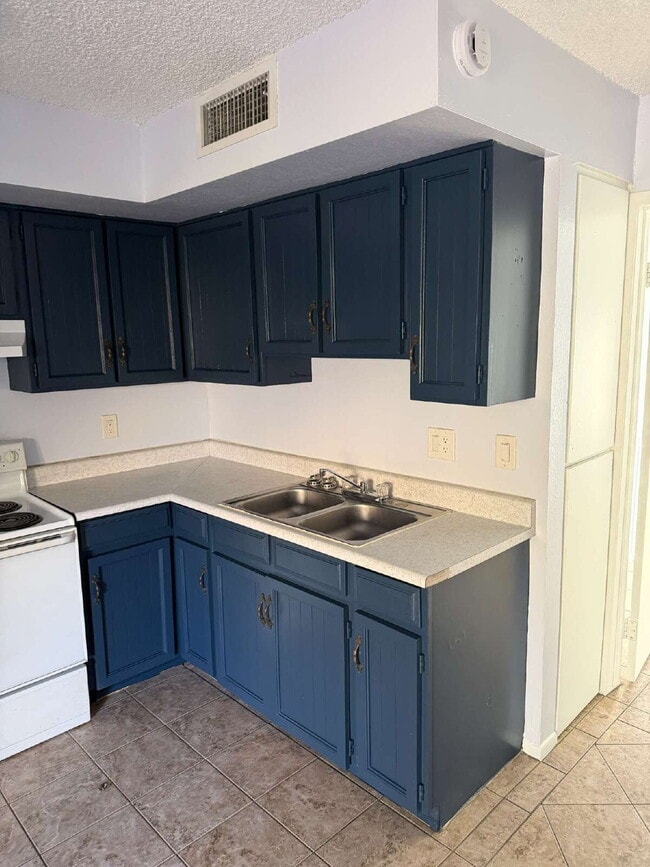 Photo - Charming 1-Bed/1-Bath Near SR-51 with Private Outdoor Space Unit 3