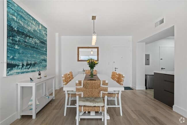 Building Photo - 300 Bayview Dr Unit 1510 Rental