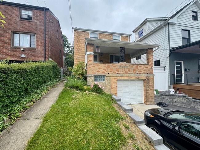 Building Photo - Charming 2 Bed 1 Bath in Beechview!