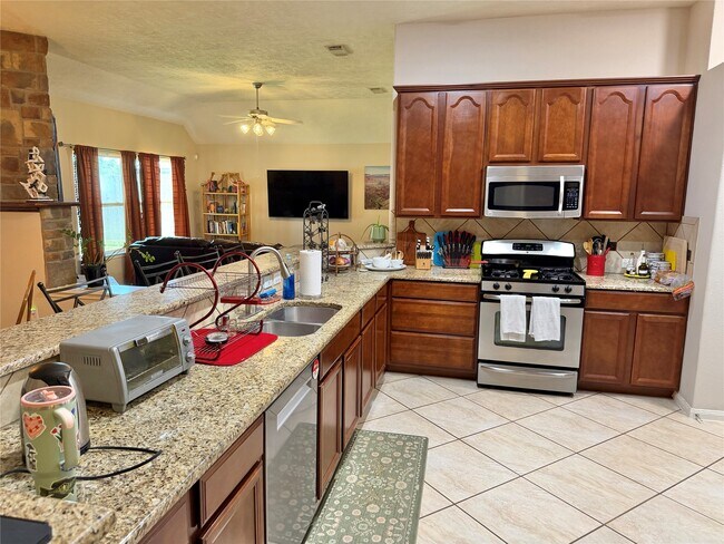 Photo - 1907 Tavish Ln