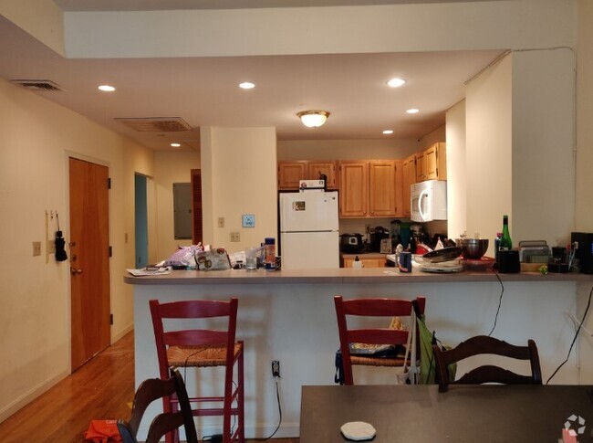 Building Photo - 1410 Beacon St Unit 2 Rental