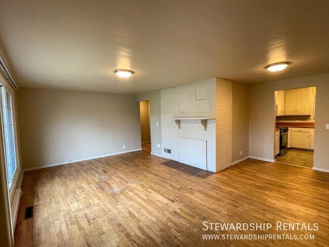 Photo - 2960 Alder St