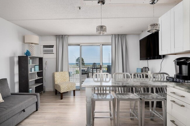 Building Photo - 933 Ocean Blvd Unit 207 Rental