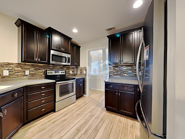 Photo - 110 Saddleclub Way