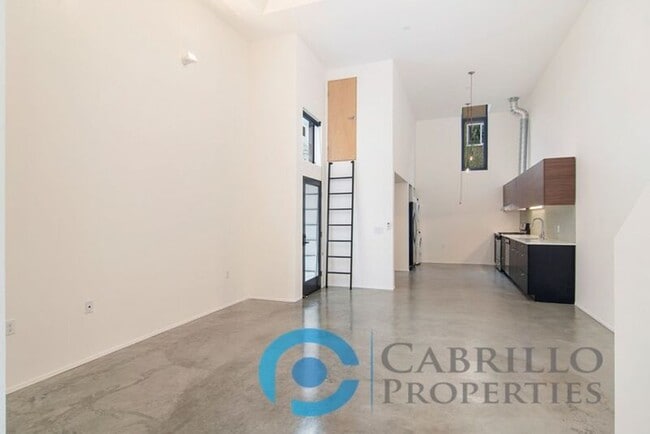 Photo - 2870 Fourth Ave