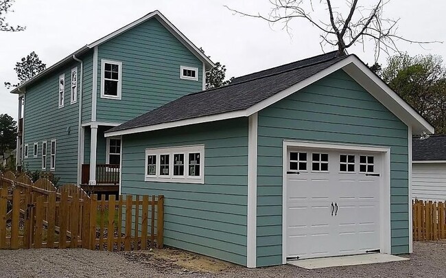 Photo - 209 Springwood Way