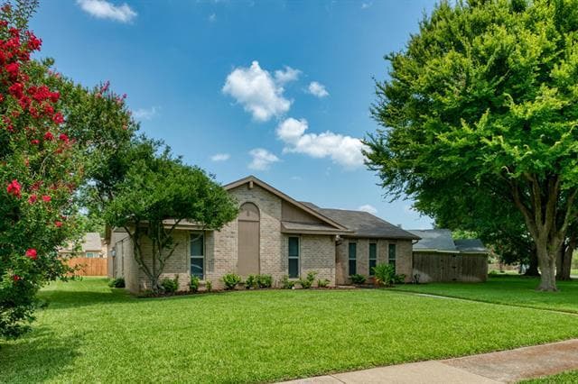 Photo - 3013 Queens Way
