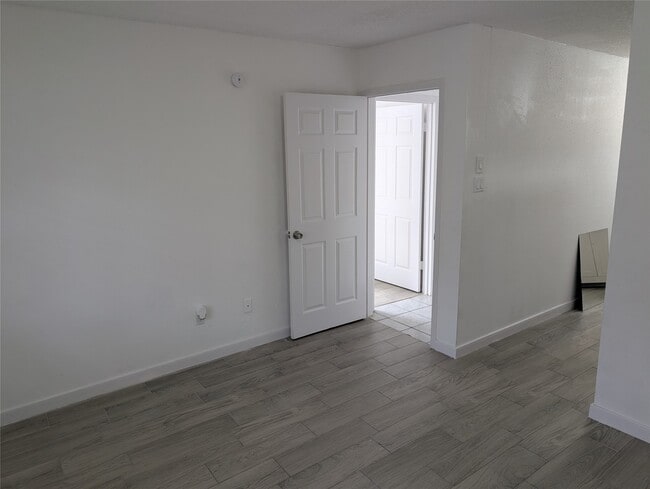 Building Photo - 5815 Village Forest Ct