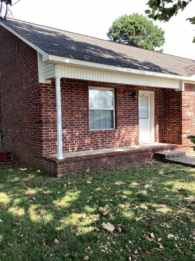 Building Photo - 1302 N Fir St Unit 1302 N Fir St  A Rental