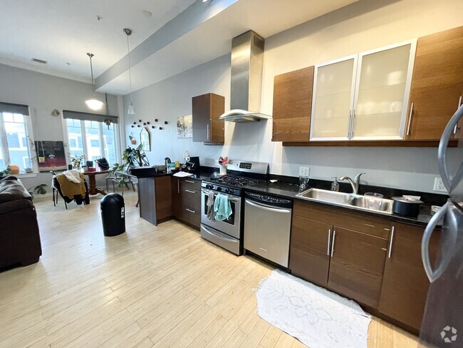 Building Photo - 1433 Tremont St Unit 2 Rental