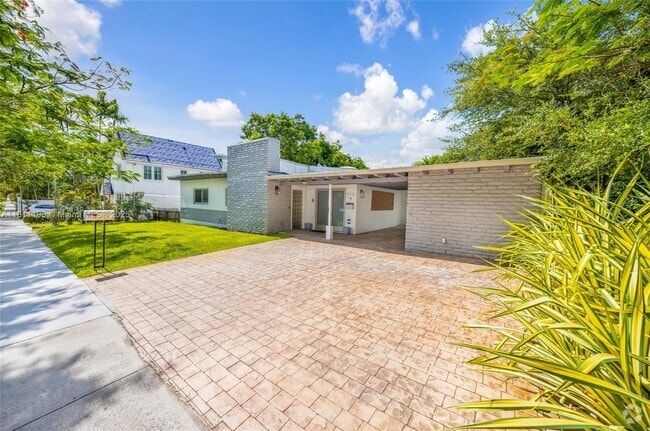 Building Photo - 910 NE 81st St Rental