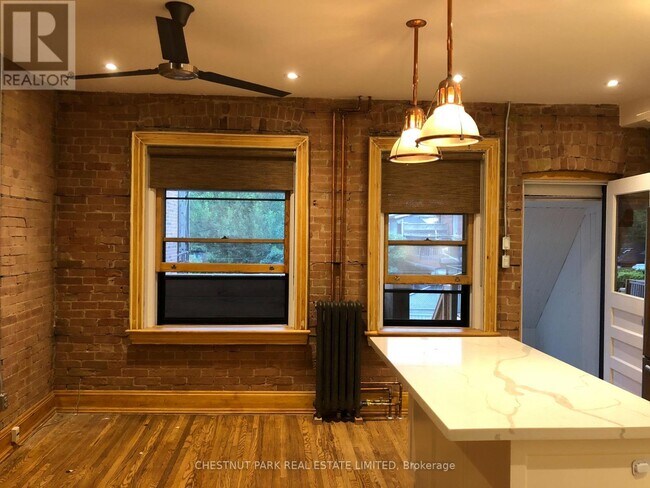 Photo - 476 Roncesvalles Ave