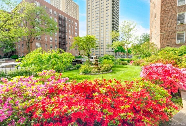 Building Photo - 67-11 Yellowstone Blvd Unit 2B Rental