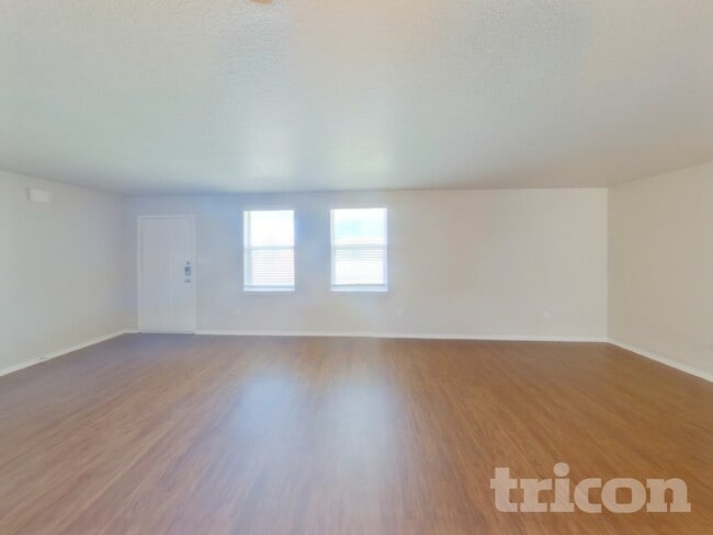 Photo - 215 Bobbie Ann Ct