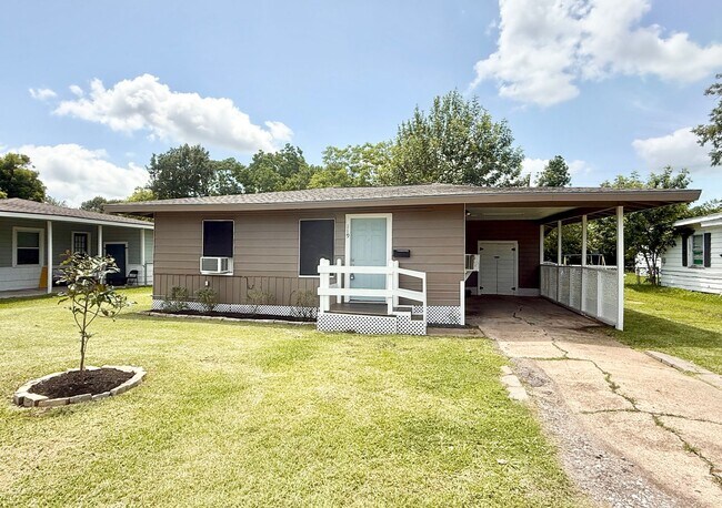 Building Photo - 119 Oak Dr