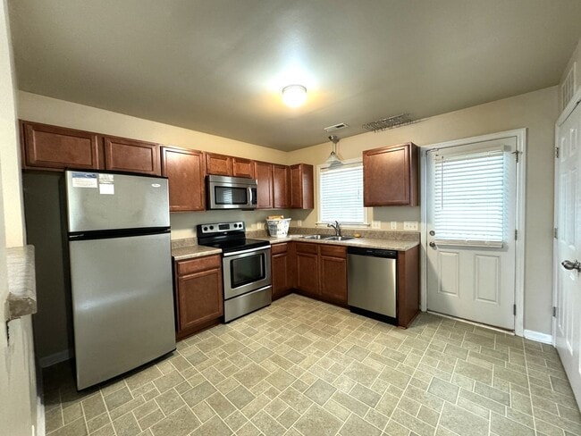 Photo - End Unit! Screened Porch!