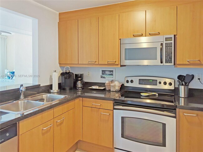 Photo - 225 Collins Ave Unit 4J